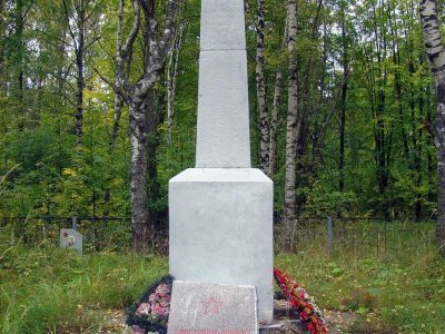 Братское захоронение советских воинов, погибших в 1941-44 гг.