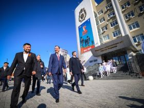 Глава Якутии принял участие в праздничных мероприятиях проекта «Проспект Победы»