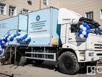 Ключи от передвижного офтальмологического комплекса вручили республиканской клинической больнице