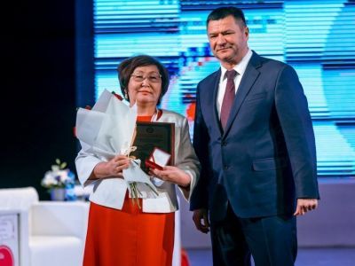 В Якутии женщинам и многодетным матерям вручили высокие государственные награды