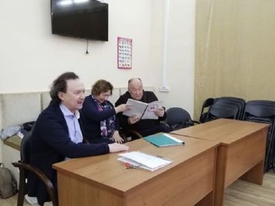 Андрей Борисов подарил якутский нож российскому артисту Борису Клюеву  