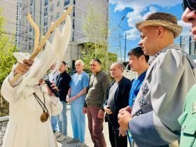 Сэргэ установили на территории глазной больницы Якутии