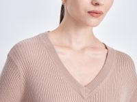 Платье с v-образным вырезом