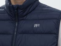 Утепленный жилет с воротником-стойкой