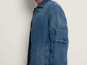 Джинсовая куртка на молнии