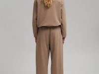 Брюки-джоггеры объемного кроя из футера