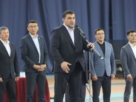 Масштаб впечатляет. Ковёр Павла Пинигина собрал тысячу юных борцов