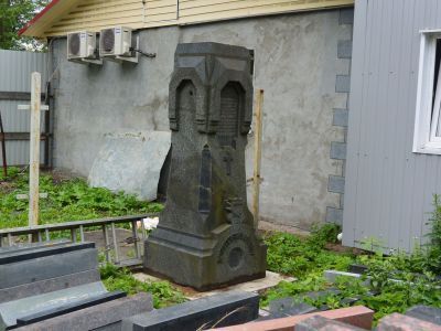 Могила Курочкина В.С. (1831-1875), поэта (надгробие)