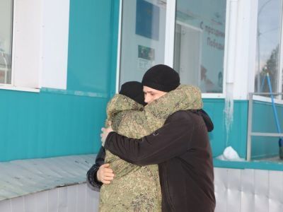 В Ленске встретили военнослужащего, представленного к Георгиевскому кресту