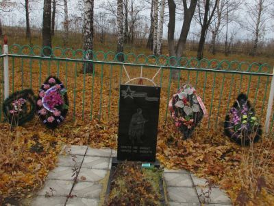 Братская могила советских воинов, погибших в боях с фашистскими захватчиками в 1942 г.