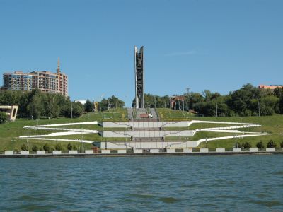 Монумент дружбы "Навеки с Россией", посвященный 400-летию добровольного присоединения Удмуртии к России