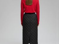 Утепленная стеганая юбка миди