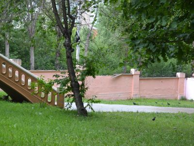 Пруд, аллея, парковая лестница