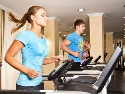 Путин поручил проработать стимулы для работников, занимающихся спортом