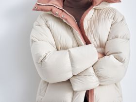 Стеганый пуховик с воротником-стойкой