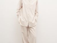 Блузка свободного силуэта с отложным воротником