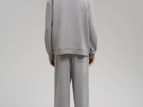 Толстовка прямого кроя из футера