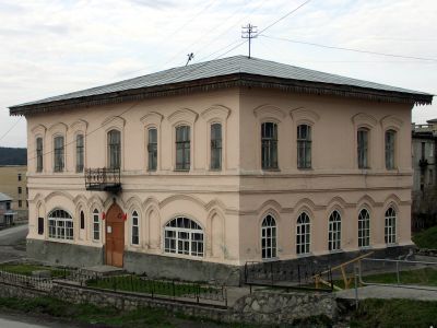 Здание бывшего волостного правления, где в апреле 1914 г. размещался забастовочный центр рабочих нязепетровского завода