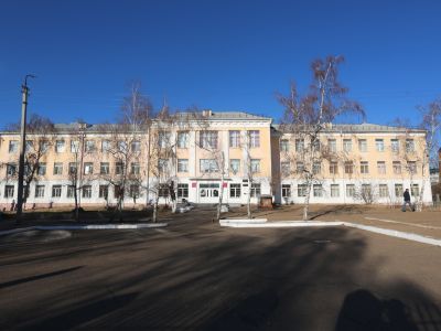 Здание средней школы № 20, где в годы Великой Отечественной войны (с начала 1943 г. по декабрь 1945 г.) размещался эвакогоспиталь № 940