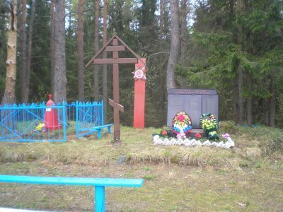 Три братские могилы воинов Советской Армии, погибших в период Великой Отечественной войны 1941-1945 гг.