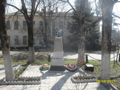 Братская могила красноармейцев, погибших за власть Советов в годы гражданской войны