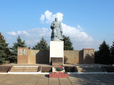 Памятный знак в честь воинов-односельчан, погибших в годы Великой Отечественной войны