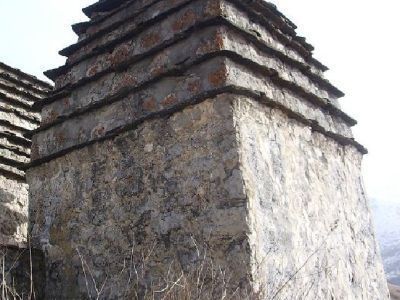 Склеп наземный башенный с пирамидальной ступенчатой кровлей 13