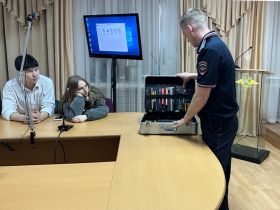 Транспортная полиция Якутии провела день открытых дверей для школьников