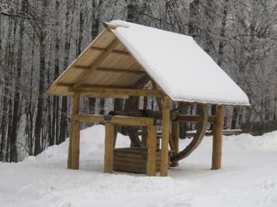 Колодец со ступальным колесом