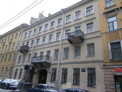 В этом доме в 1895 г. на квартире П.К. Запорожца, В.И. Ленин неоднократно присутствовал на собраниях петербургской социал-демократической группы