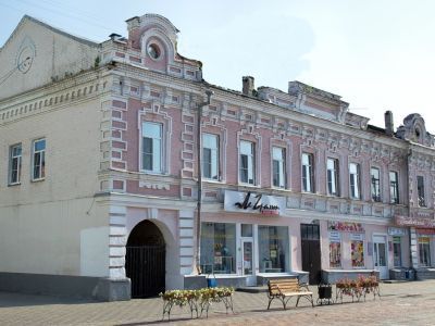 Дом жилой с магазином