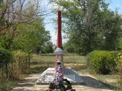 Братская могила советских воинов, погибших в период Сталинградской битвы