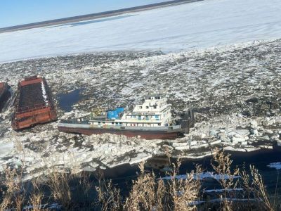 Глава Якутии поручил провести проверку по факту затонувших судов в Жиганском районе