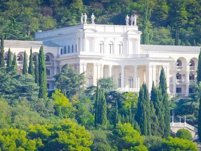 Главный корпус санатория «Украина» с каскадом лестниц (архитектор Б.В.Ефимович)