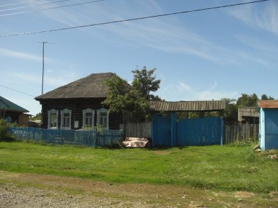 Деревянный дом Погребных начала XX века со своеобразным резным декором по мотивам стилизованных волют