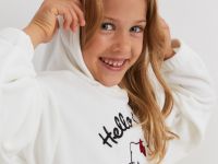 Молочное худи из велюра с ушками и вышивкой Hello Kitty для девочки Глория Джинс