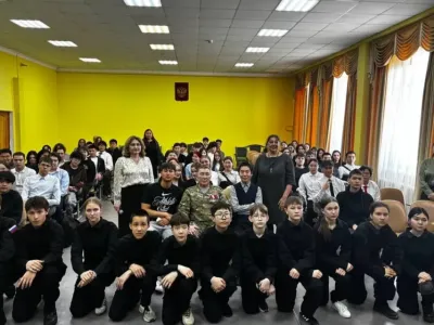 Герой России Александр Колесов провёл урок мужества для школьников Якутска
