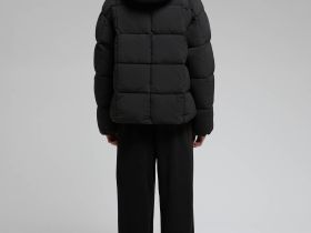 Пуховик с воротником-стойкой и съемным капюшоном