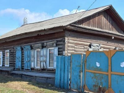 Дом жилой с воротами