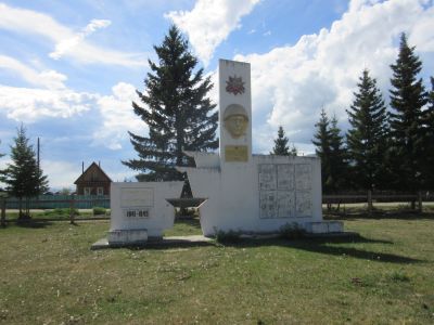 Памятник воинам-землякам, погибшим на фронтах Великой Отечественной войны