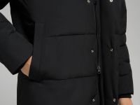 Утепленное пальто с воротником-стойкой