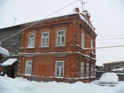 Каменный двухэтажный дом