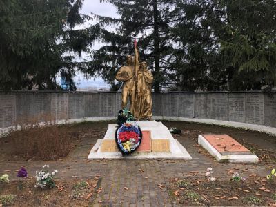 Братская могила воинов Советской Армии, погибших в период Великой Отечественной войны