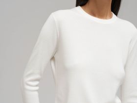 Легкий базовый джемпер прямого кроя