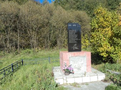 Братская могила советских воинов, погибших в боях с немецко-фашистскими захватчиками