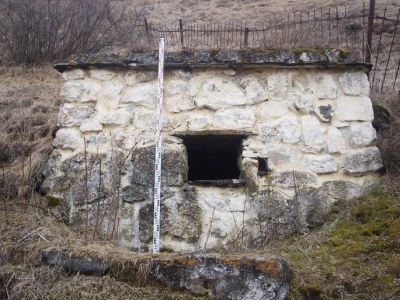 Склеп полуподземный с гладкой фасадной стеной 1