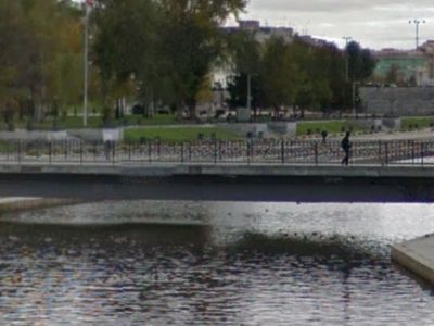 Гранитные устои косого моста через реку Исеть