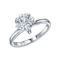 Серебряное кольцо с муассанитом