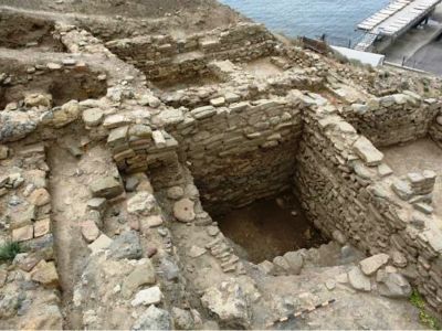 Городской квартал в портовой части (раскоп VI, VII)