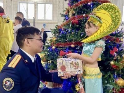 Следователи СК Якутии продолжают акцию «С Добрым годом!»